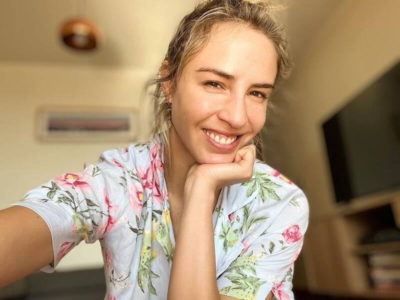 Valeria Ortega dio a conocer su compromiso con Jonathan Lawn mediante una publicación en redes sociales - Créditos: Instagram