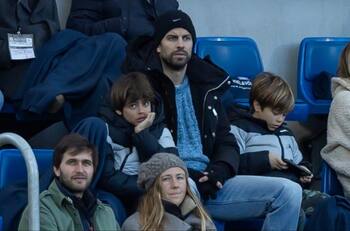 Piqué se divierte con Sasha y Milan antes de una mudanza definitiva a Estados Unidos
