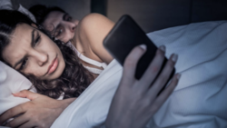 ¿Qué significa soñar que tu pareja te engaña?