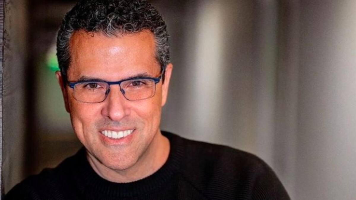 Marco Antonio Regil rompe en llanto al recordar la muerte de su madre