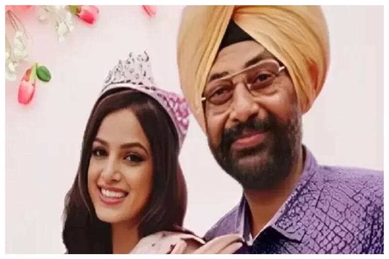 Haarnaz Sandhu y su padre, Pritam, en una imagen de ella luego de ser elegida Miss Universo.