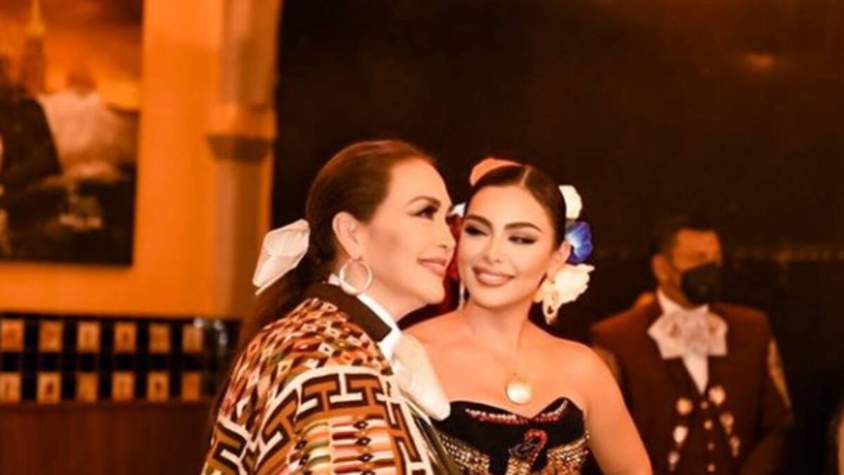 Pérdida total el carro en el que viajaba la hija de Aida Cuevas