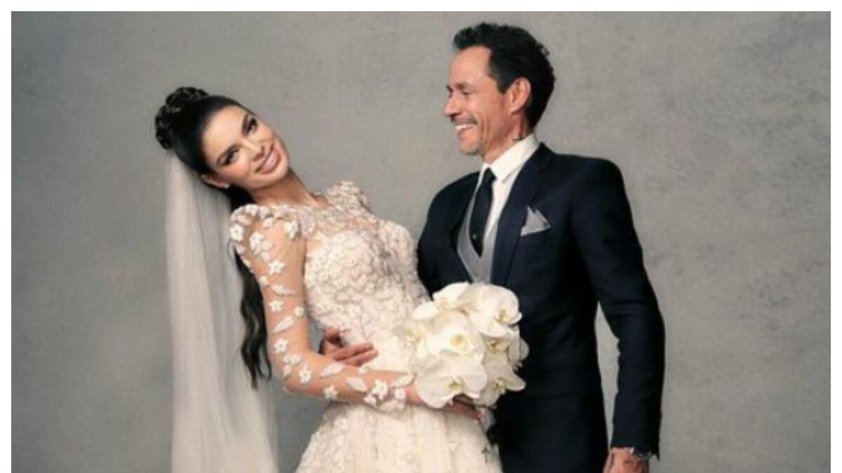 Marc Anthony tiene seis hijos biológicos con tres esposas, y un séptimo que había tenido su primer mujer y que él adoptó .