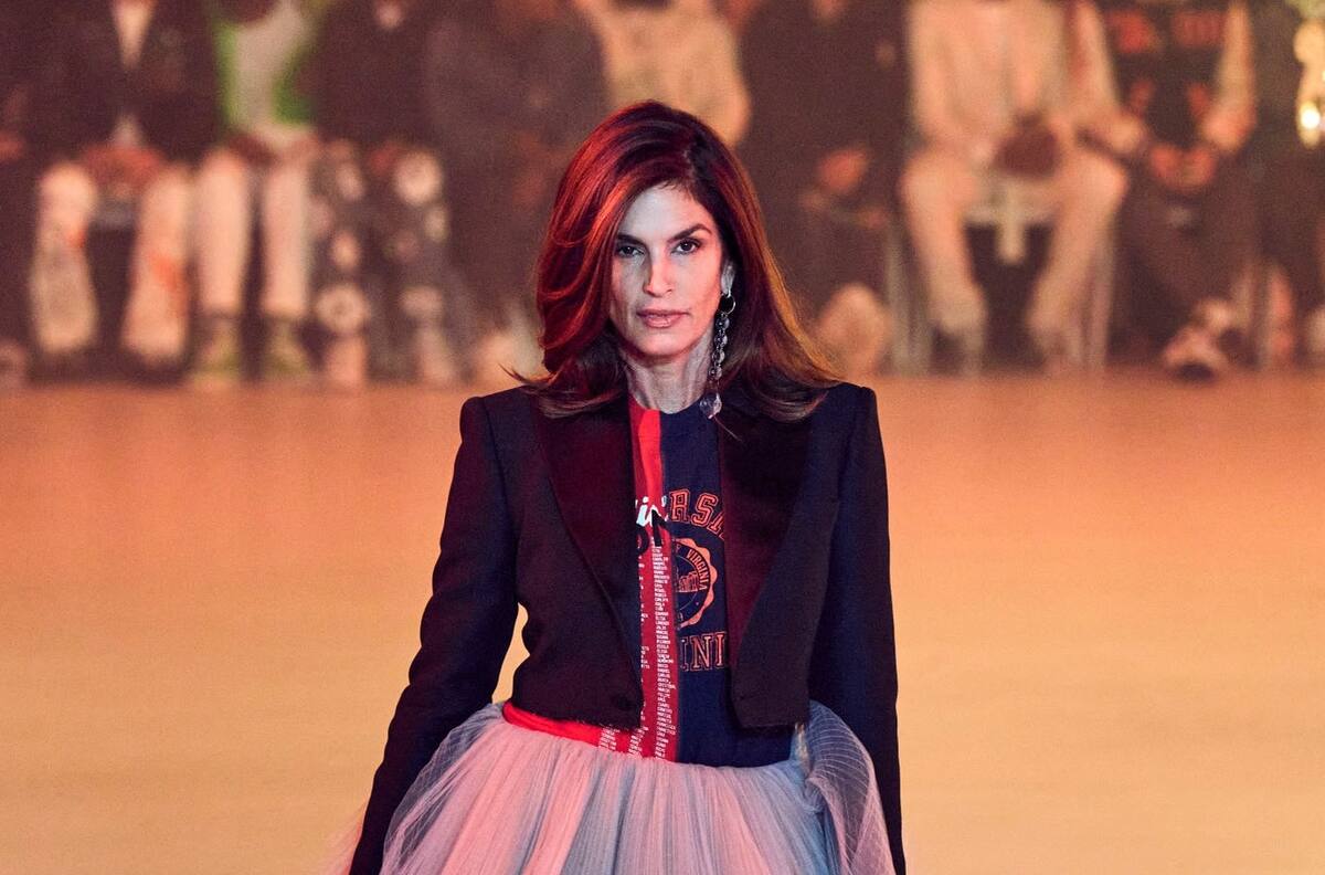 Cindy Crawford se deja ver al natural mientras hace las últimas compras navideñas