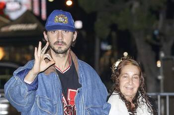 Polémico actor de Hollywood sufre la muerte de su mamá en medio de un escándalo en su carrera