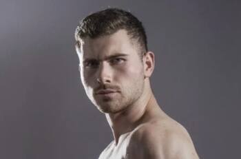 Modelo latino gana el Mister Mundo Turismo, anticipo del Mister Universo que se celebra en Tailandia