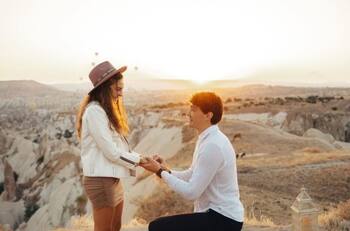 Protagonista de 'Hercai' dio el "Sí" en romántica propuesta de matrimonio