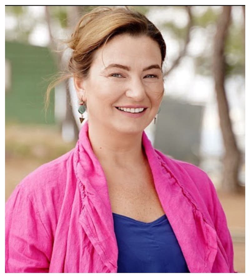 Nihan Büyükagac interpreta a Selma, tía de Haziran, y residente de la isla.