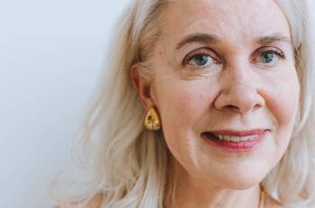 Descubre el secreto de la canela: un antídoto natural contra las canas