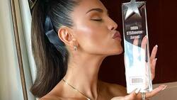 Eiza González recibe premio 'Fan Favorite' 2021 por ser la más buscada