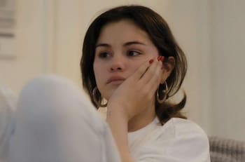 Selena Gómez admite que ha roto en llanto por comentarios negativos de su cuerpo