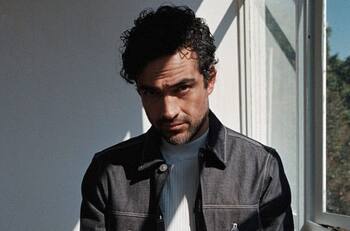 Alfonso Herrera revela que será el nuevo Batman ¿latino?