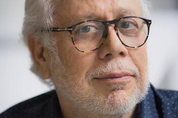 Tunden a Luis de Llano en redes por hablar sobre “infidelidades”