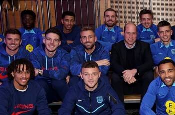 Príncipe William sorprende a la selección inglesa antes de viajar a Qatar