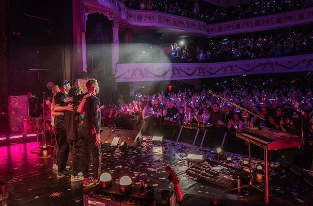 Coldplay genera memes en redes sociales por fila virtual interminable en la venta de boletos