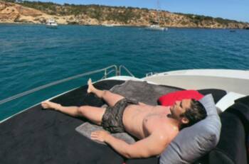 Renata Notni y Diego Boneta disfrutan de sus vacaciones en España junto a Aislinn Derbez