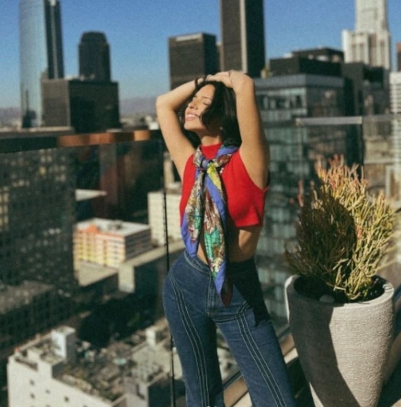 Ángela Aguilar se cae antes de subir al escenario pero decide seguir - Créditos: Instagram Ángela Aguilar