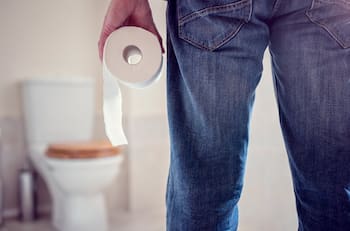 Señales de alarma en tus hábitos al ir al baño que no debes pasar por alto