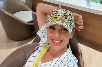 Thalía visita el vestidor de los Mets de Nueva York para hacerles una travesura