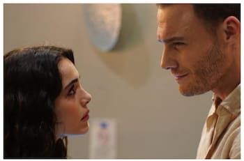 Nueva pareja de Kerem Bürsin aprovecha su gran química con el actor