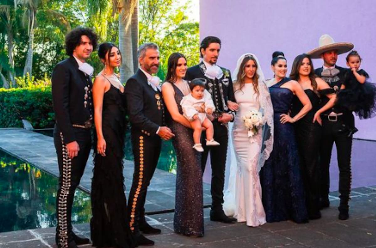 Mamá de Alex Fernández revela fotos inéditas de la boda de su hijo con Alexia Hernández