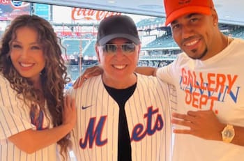 El emotivo reencuentro de Thalía y Romeo Santos que acabó en celebración