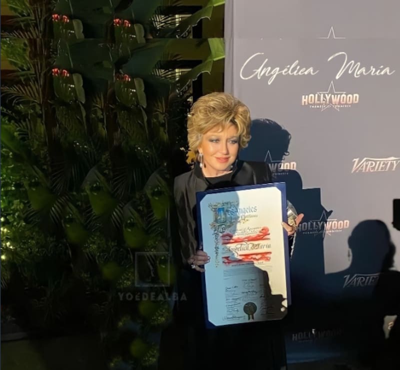 Angélica María y su premio en Hollywood - Créditos: TWITTER