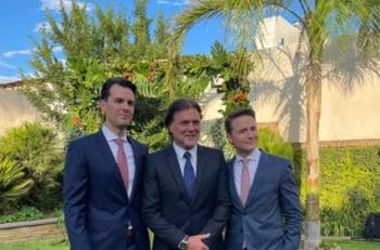 Hijo de René Strickler cumple su sueño y se casa con su novio tras comprometerse en noviembre