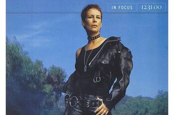 Jamie Lee Curtis impacta a sus 63 años al posar en la bañera para celebrar Halloween