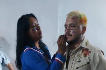 Christian Nodal tiene un nuevo tatuaje en su rostro y este es el profundo significado