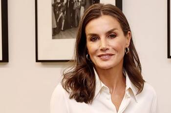 Reina Letizia luce joyas que mantuvo guardadas durante 18 años como un guiño al rey Felipe VI