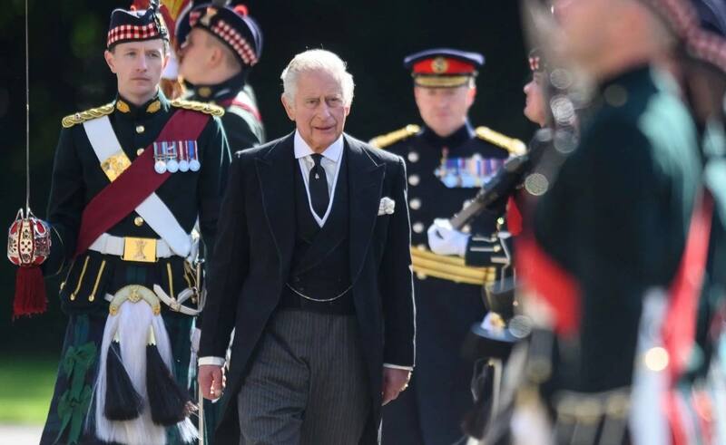 Carlos III ponía en aprietos a los gaiteros reales. - Créditos: Instagram