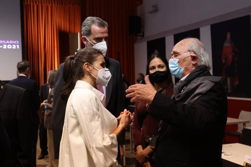 Los reyes de España y Carlos Saura durante una reunión - Créditos: Twitter