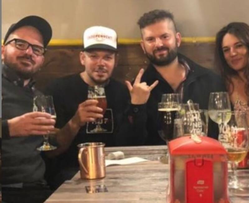 Residente presume de su amistad con Gabriel Boric, nuevo Presidente de Chile Residente junto a Boric (a la derecha) - Créditos: Instagram