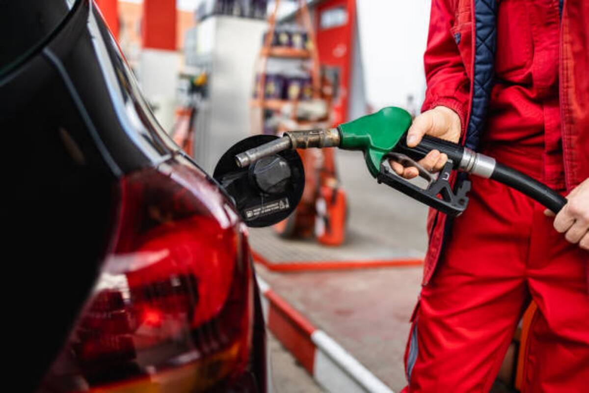 Antes de que arranques el carro, si te diste cuenta que le echaste del combustible equivocado, es mejor que sepas cómo proceder antes de aventurarte a encenderlo. Los daños te pueden significar costosas reparaciones.