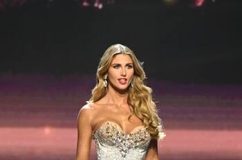 Reina de Perú enfrentó un duro momento en plena gala del Miss Universo