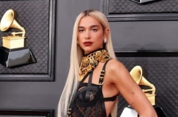 El look de Dua Lipa en los Grammy está inspirado un diseño que usó Donatella Versace