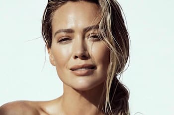 Hilary Duff se destapa para portada de revista y así luce a sus 34 años