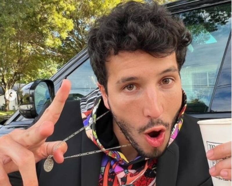 Sebastián Yatra estrena un tatuaje con una especial dedicatoria Feliz con su nuevo trabajo - Créditos: Instagram