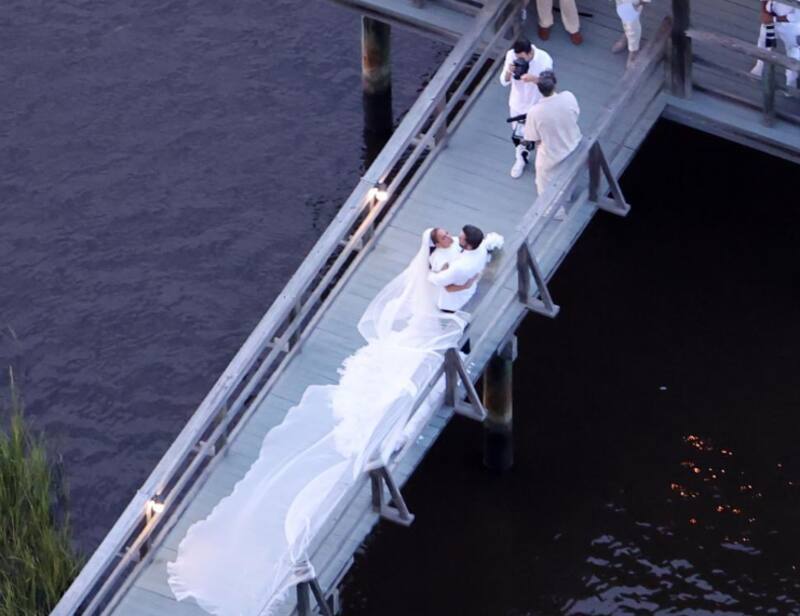 Los vestidos que JLo ha usado en sus bodas con Ben Affleck - Créditos: TWITTER