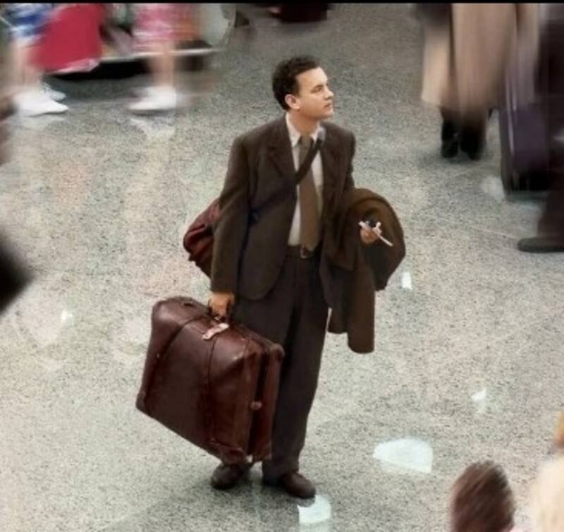 Hombre que inspiró película de Tom Hanks y Steven Spielberg muere dramáticamente Tom Hanks, protagonista de la película The Terminal - Créditos: Instagram