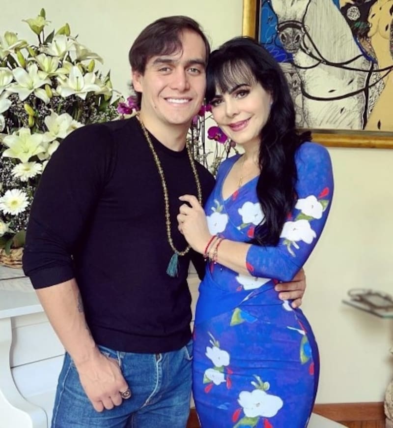 Dolor y apoyo de famosos y personalidades con Maribel Guardia ante muerte de su hijo Julián Figueroa Maribel Guardia y su hijo, en una fotografía de 2021 - Créditos: Instagram