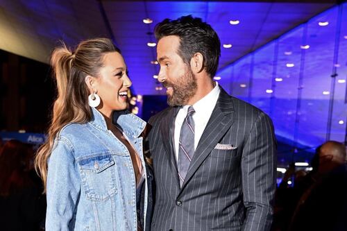 La razón por la que Blake Lively 'mandó a dormir al sillón' a Ryan Reynolds