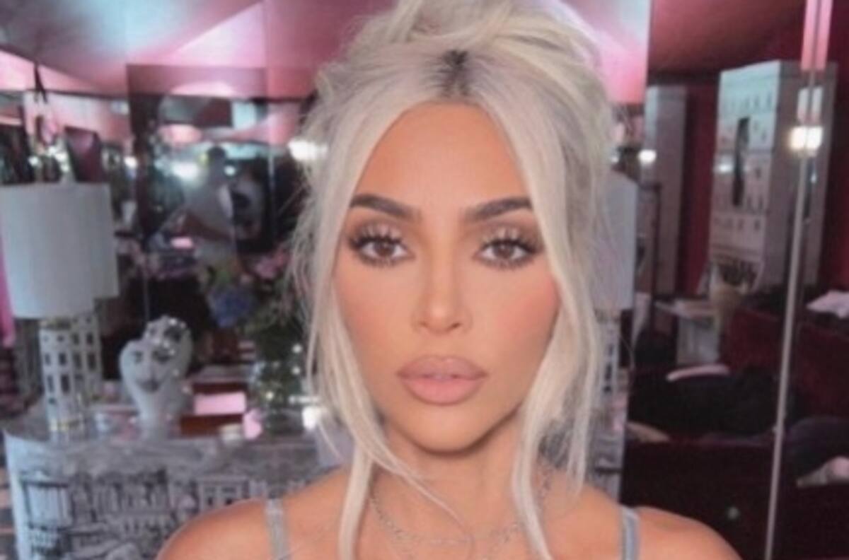 Kim Kardashian añade símbolo religioso a su look planeado e impacta a sus seguidores