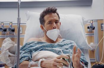 Ryan Reynolds se somete a una colonoscopia para crear conciencia sobre el cáncer