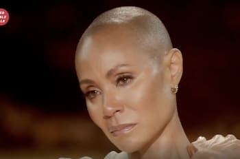 Jada Pinkett rompe en llanto durante un programa y es consolada por su hija