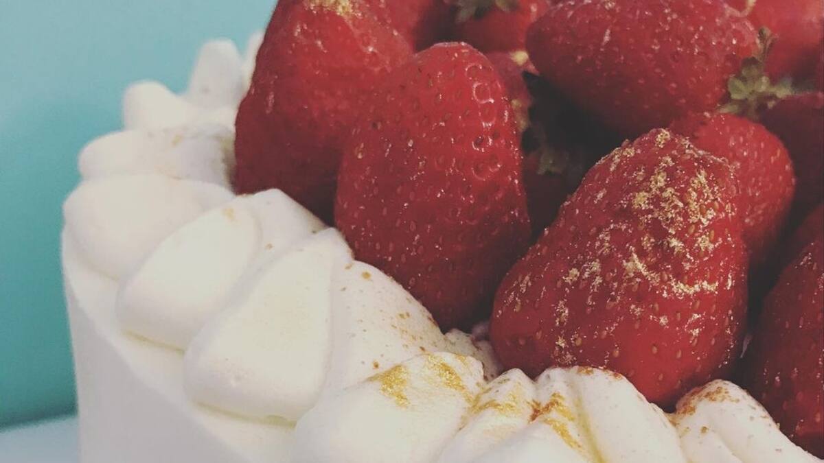 Conoce la receta más fácil del pastel de fresa frío