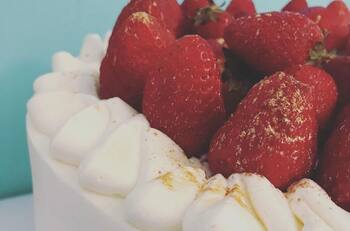 Conoce la receta más fácil del pastel de fresa frío