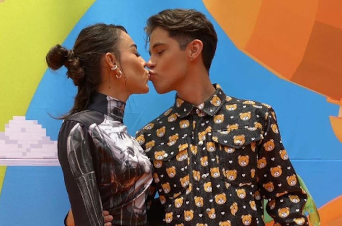 Danna Paola y Alex Hoyer dan una húmeda prueba de lo enamorados que están