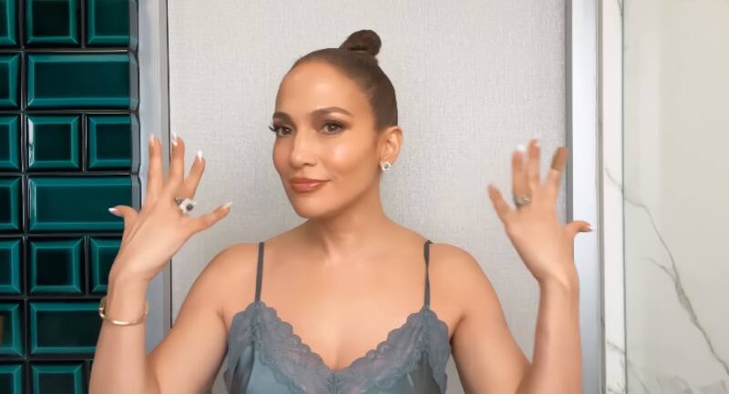 Jennifer Lopez compartió su gran secreto para siempre tener una piel radiante - Créditos: Instagram